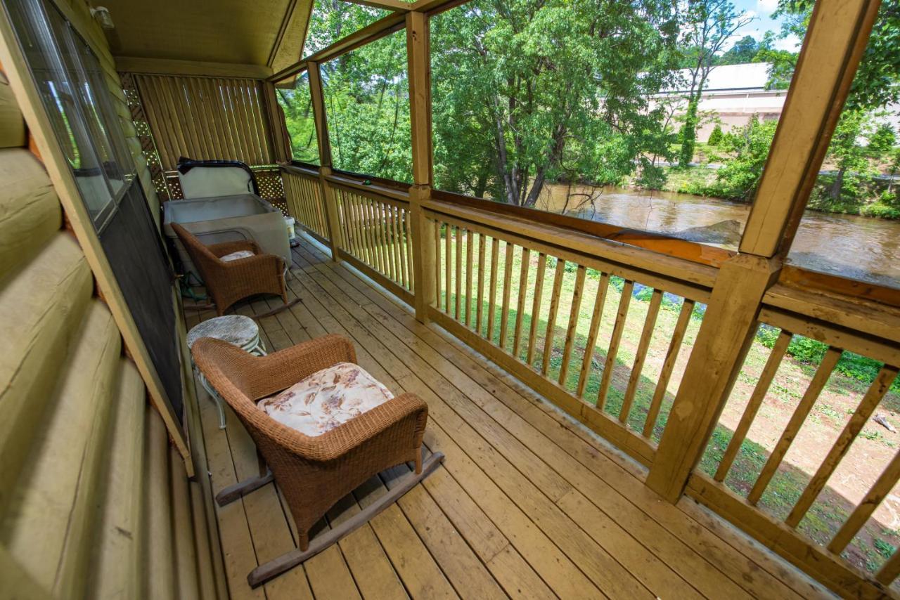 Cabin Close To Parkway Rd With River View 鸽子谷 外观 照片